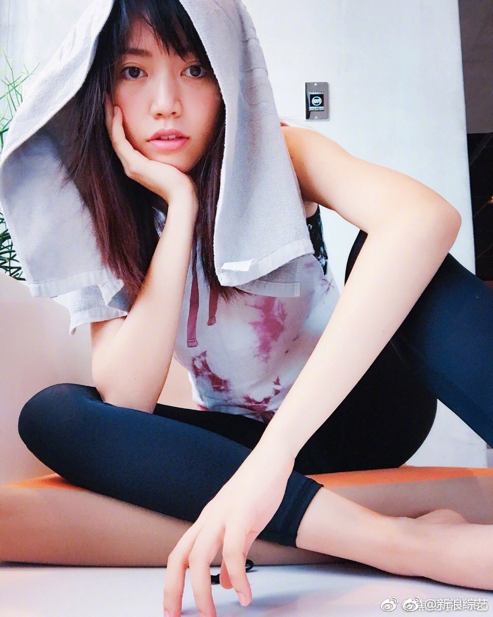 Nhan sắc như nắng mai của con gái Triển Chiêu Tiêu Ân Tuấn khiến dân tình mê mẩn